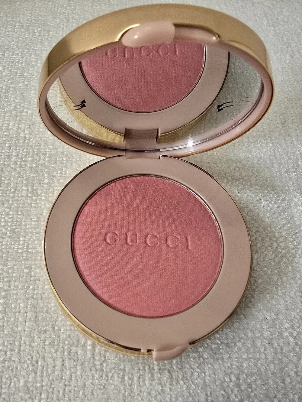NIB Gucci Silky Rose Blush de Beauté 01 Silky Rose
